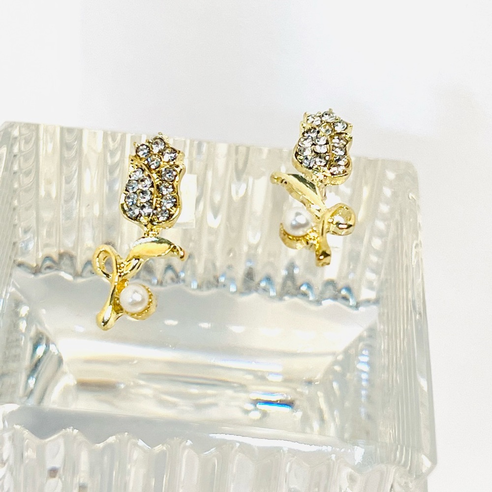 New 14K Gold Plated Rose Diamond Pearl Flower Petal Stud Earrings